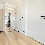 Bright & Spacious With Balcony And Parking By Renters Rzeszow