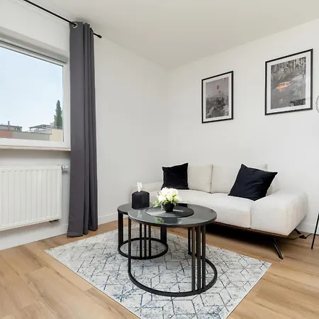 Spacious & Bright With Balcony And Parking By Renters Apartment Rzeszów