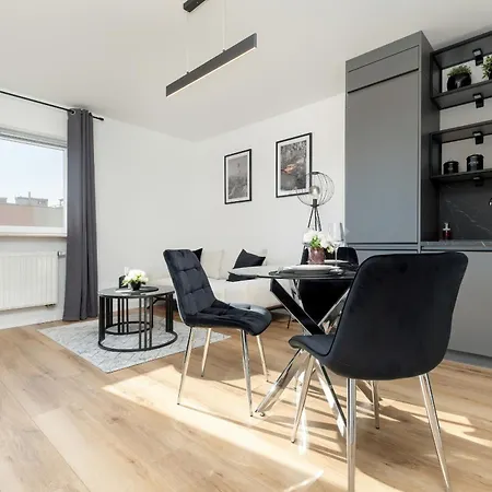Daire Bright & Spacious With Balcony And Parking By Renters Rzeszow