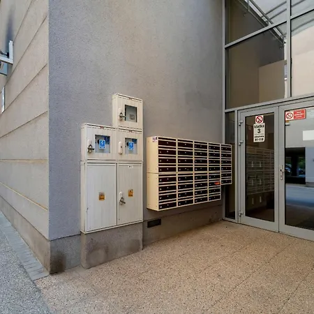 Spacious & Bright With Balcony And Parking By Renters 제수프