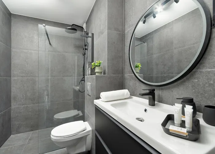 Διαμέρισμα Spacious & Bright With Balcony And Parking By Renters