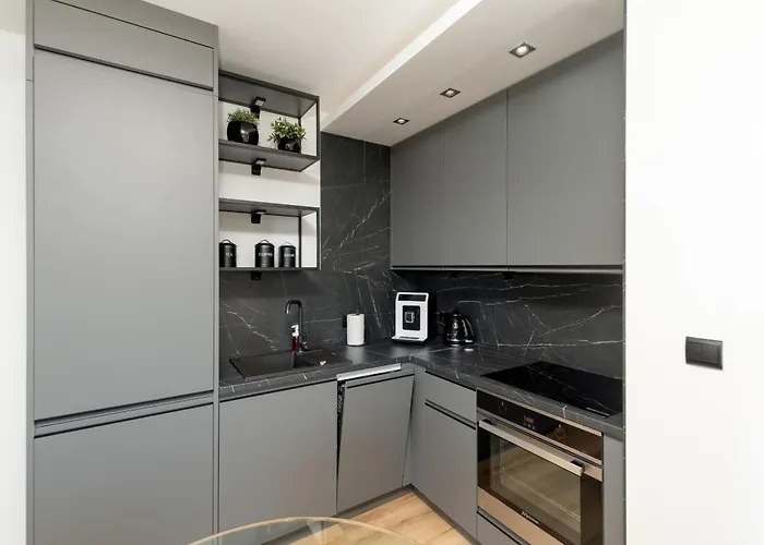 Spacious & Bright With Balcony And Parking By Renters Διαμέρισμα