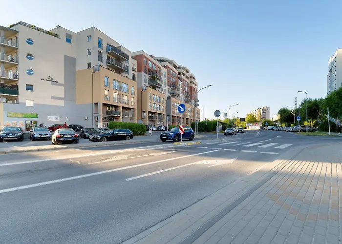 Apartment Spacious & Bright With Balcony And Parking By Renters *