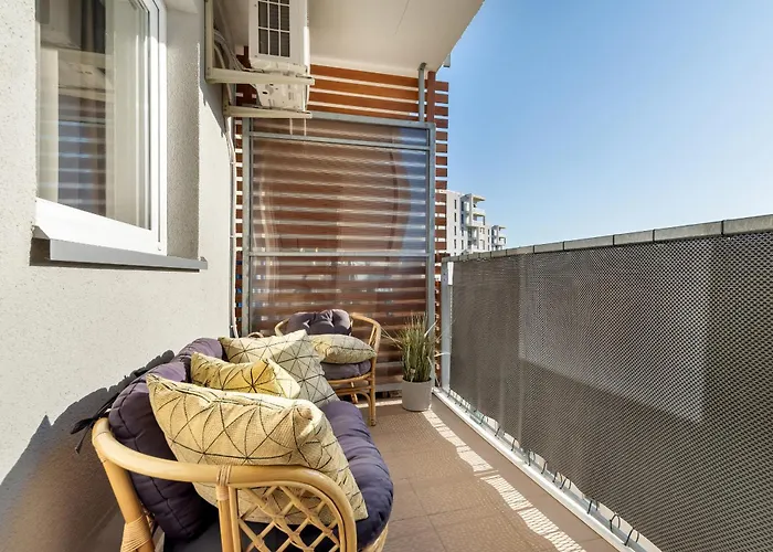 Διαμέρισμα Spacious & Bright With Balcony And Parking By Renters